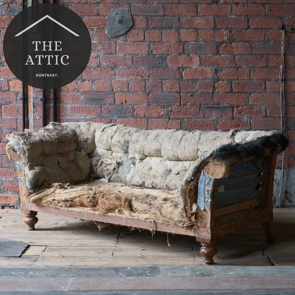 Antique Chesterfield sofa-KONTRAST