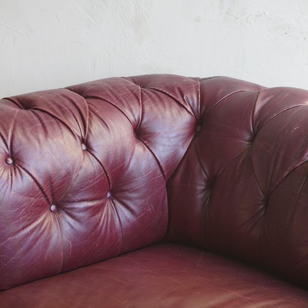 Antique Leather Chesterfield Sofa - burgundy-KONTRAST