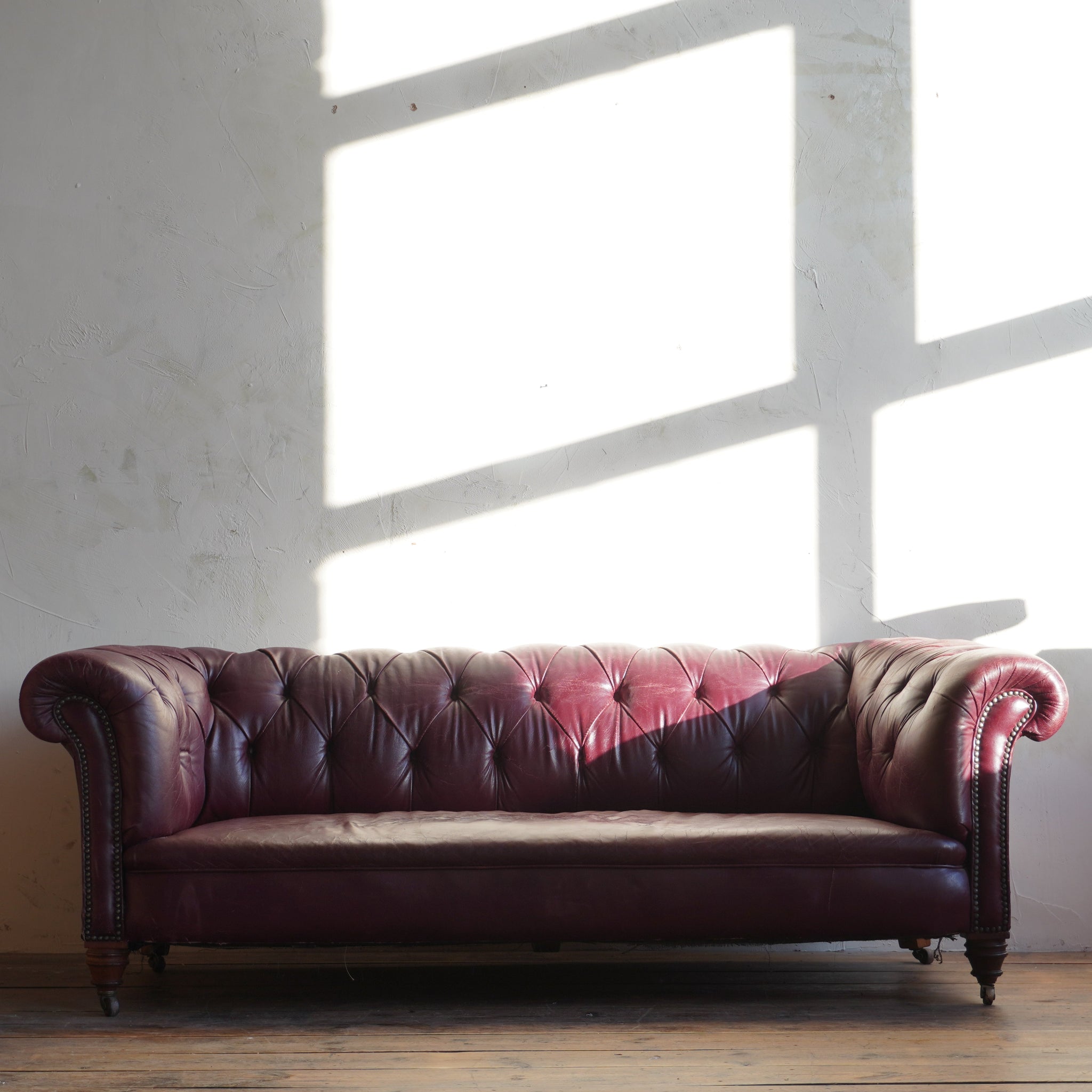 Antique Leather Chesterfield Sofa burgundy KONTRAST
