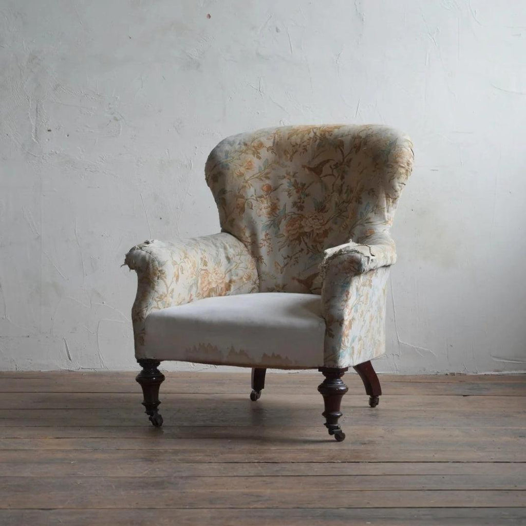 Antique Spoon back Armchair-KONTRAST