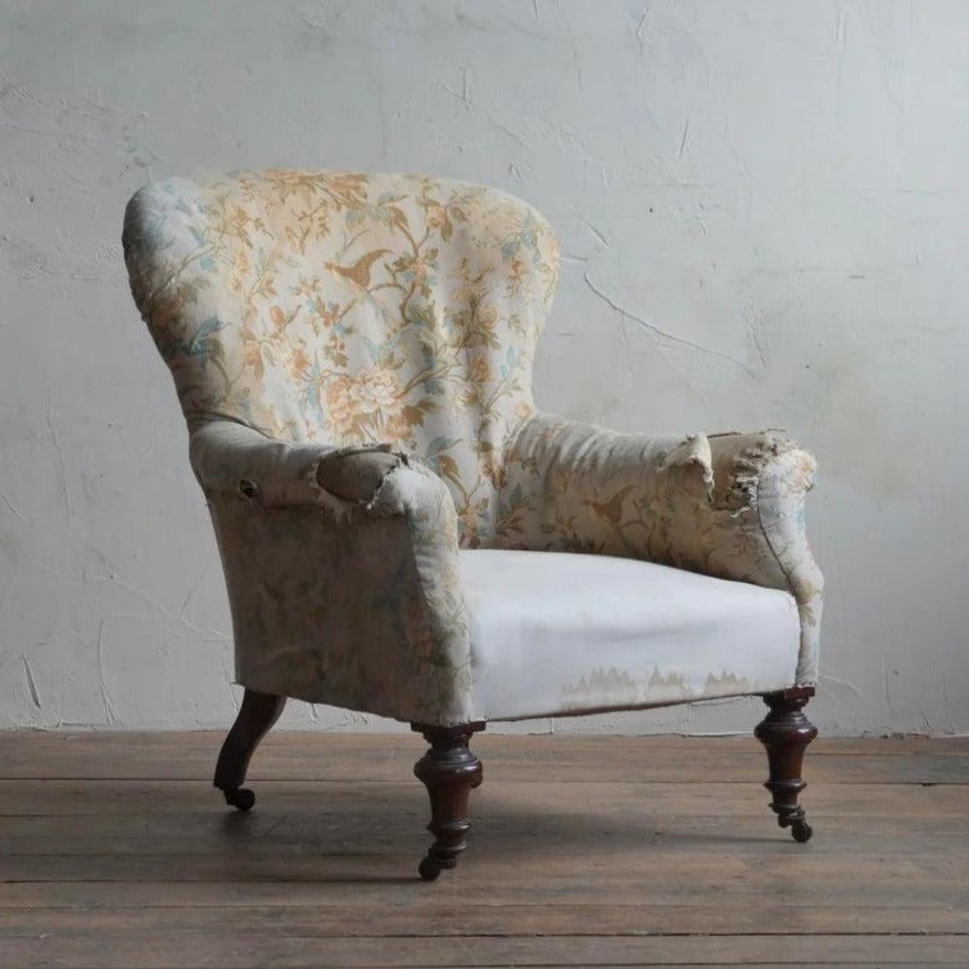 Antique Spoon back Armchair-KONTRAST