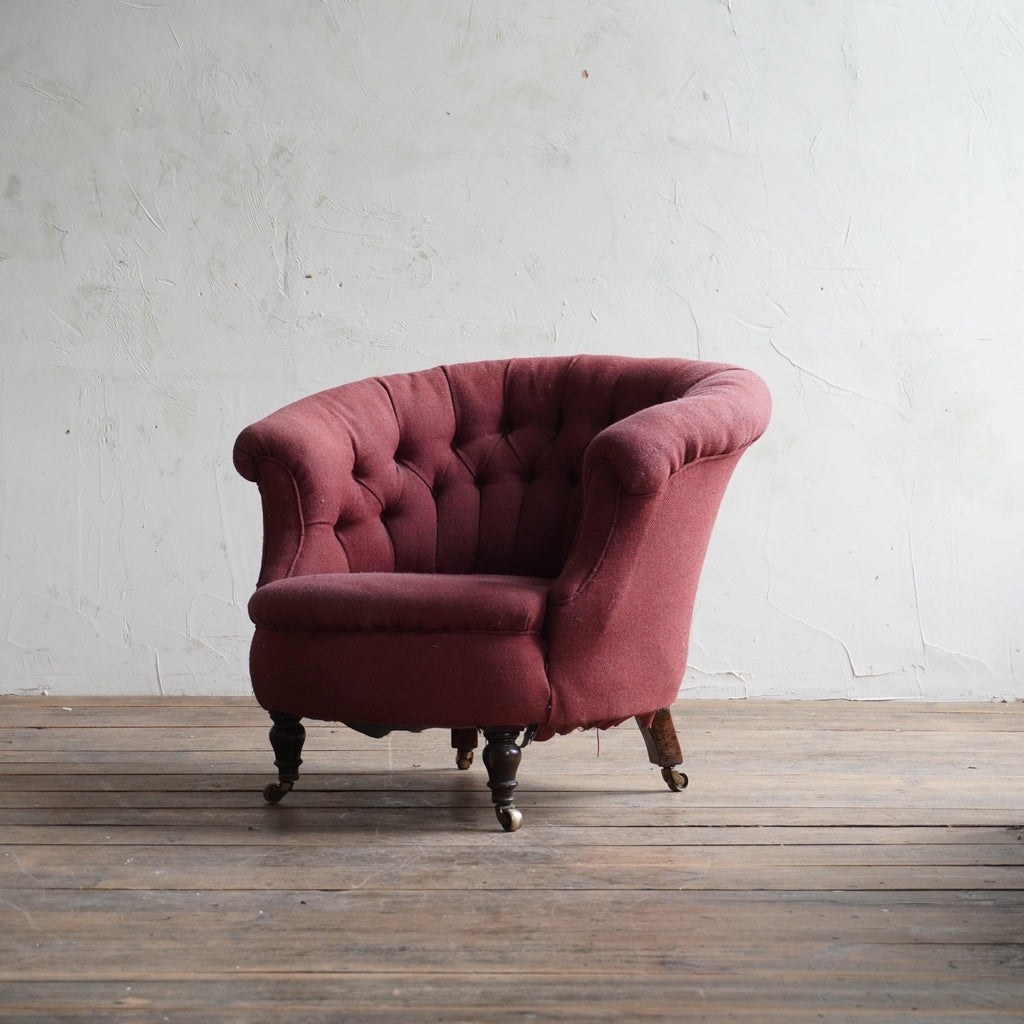 Antique Tub Armchair-KONTRAST