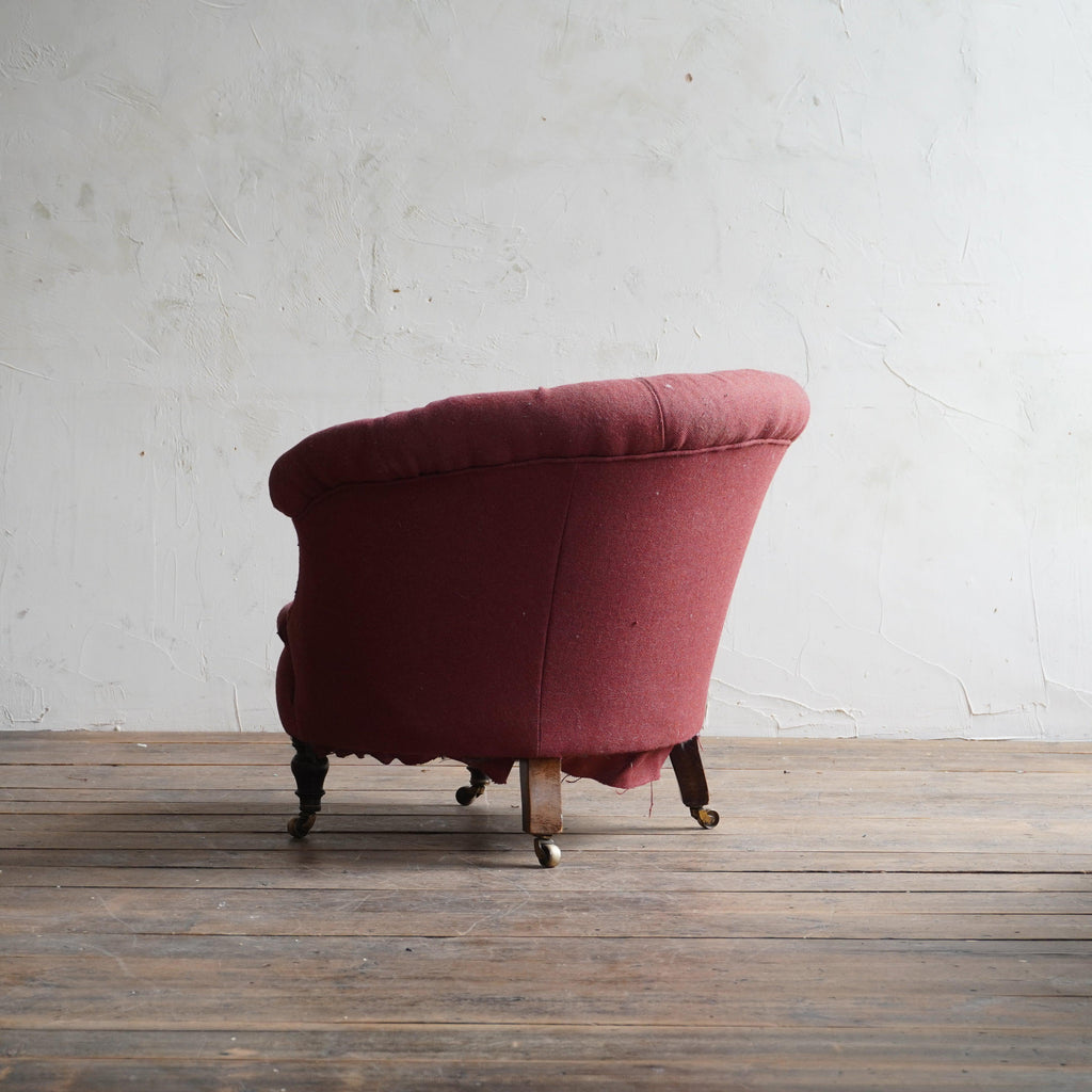 Antique Tub Armchair-KONTRAST