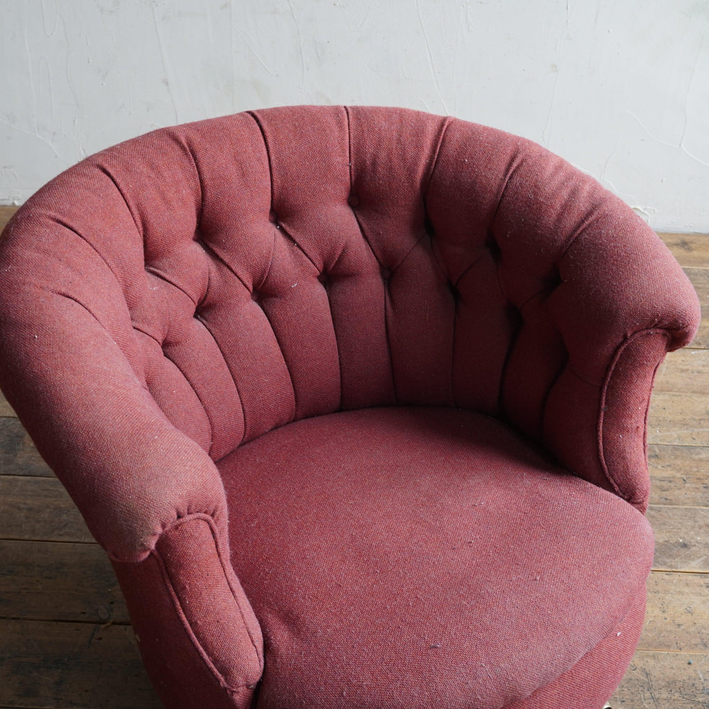 Antique Tub Armchair-KONTRAST