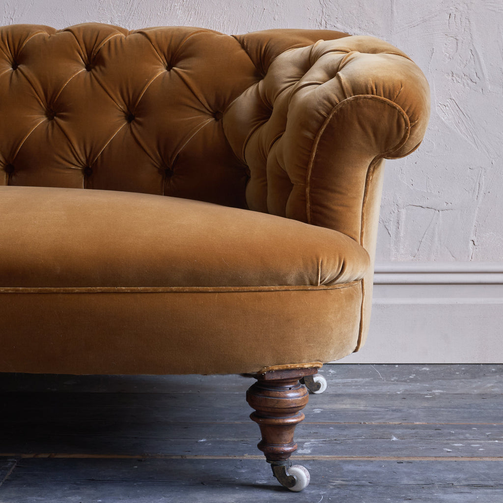 Hampton & Sons Sofa-Antique Seating-KONTRAST