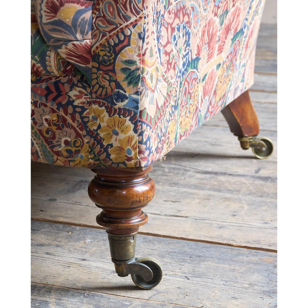 Howard and Sons Chesterfield Sofas-KONTRAST