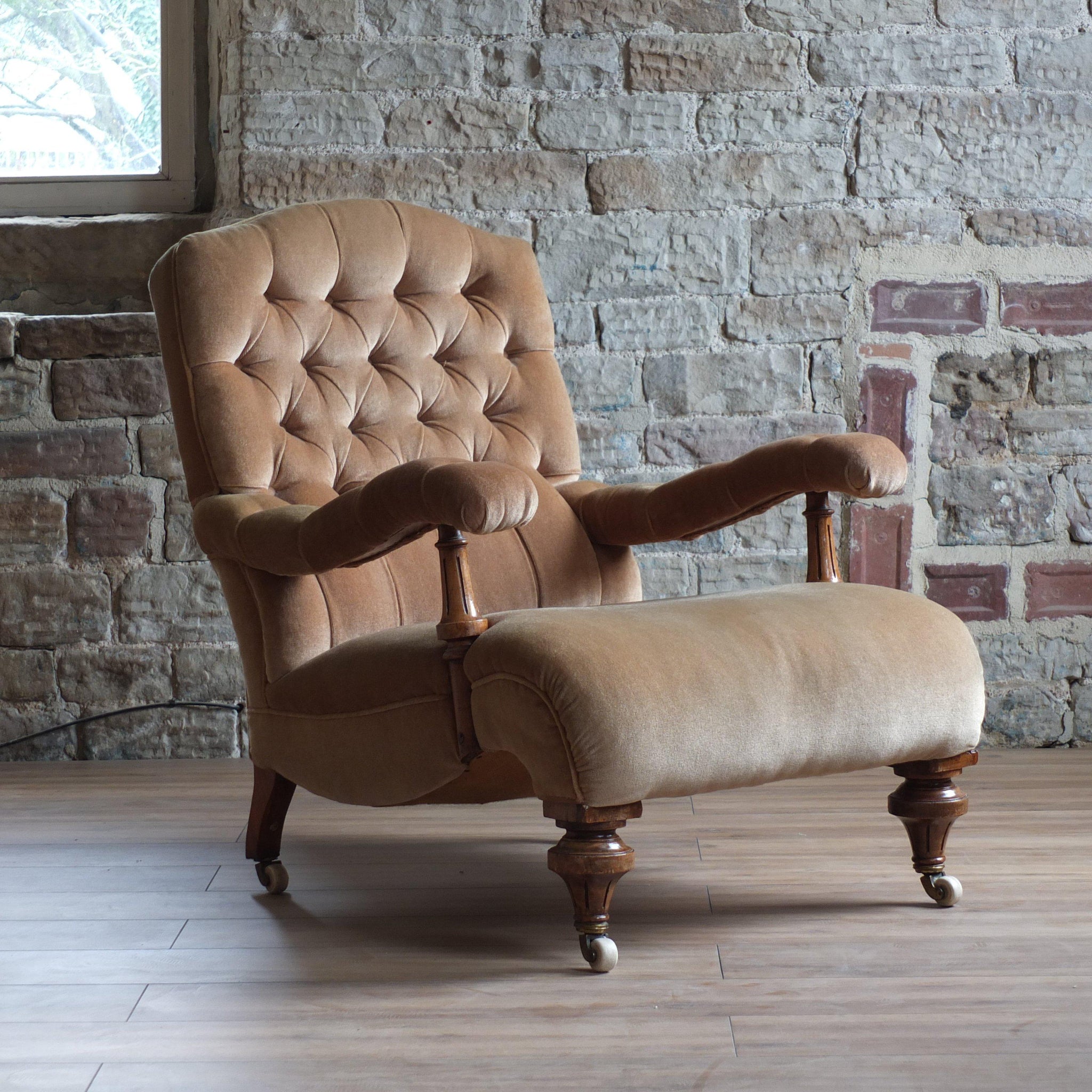Victorian button back open arm chair KONTRAST