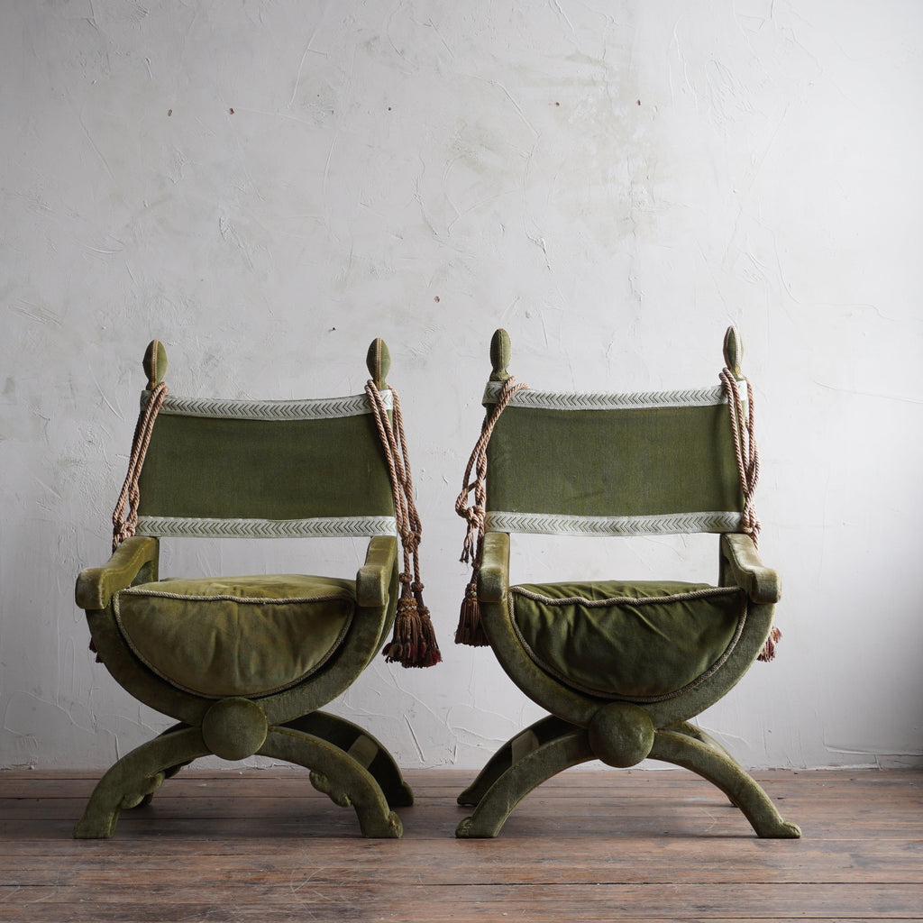 A Pair of Vintage Savonarola Chairs in Green Velvet-Antique Seating-KONTRAST
