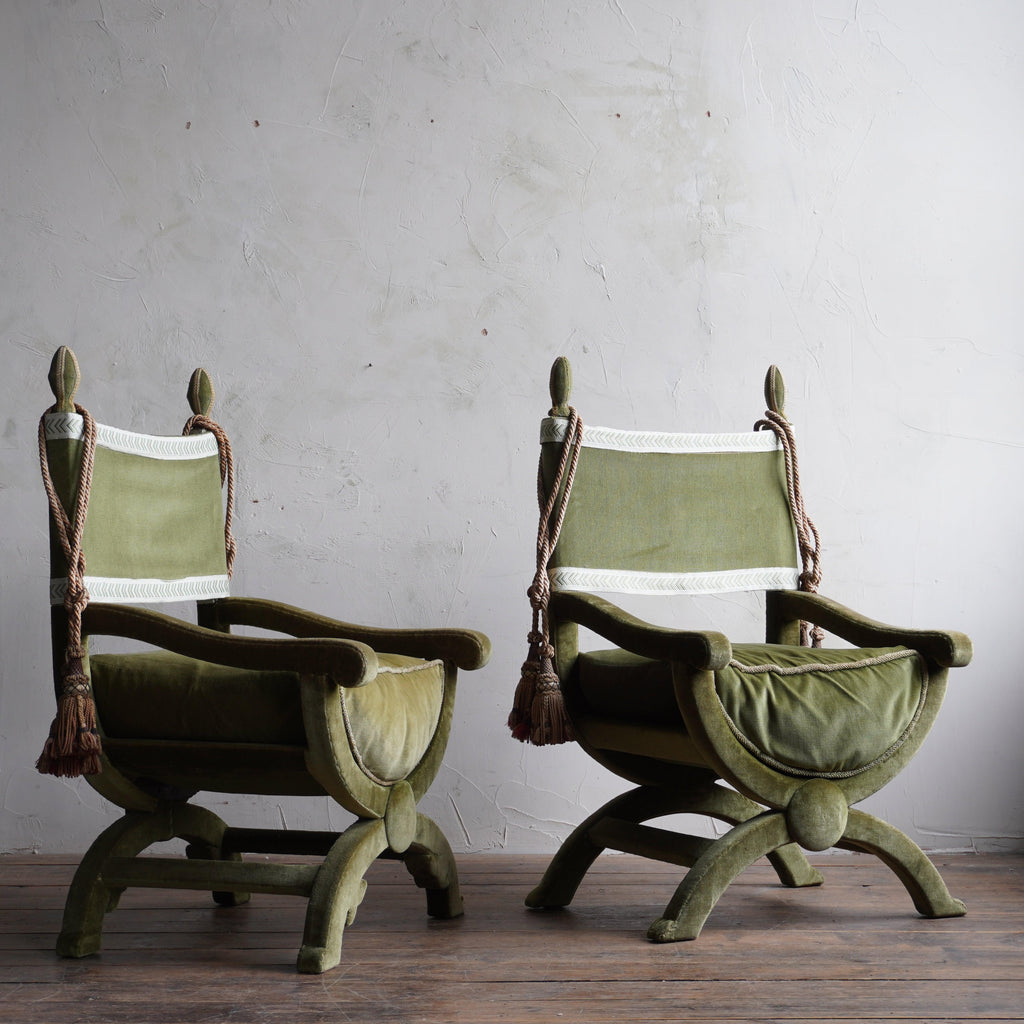 A Pair of Vintage Savonarola Chairs in Green Velvet-Antique Seating-KONTRAST