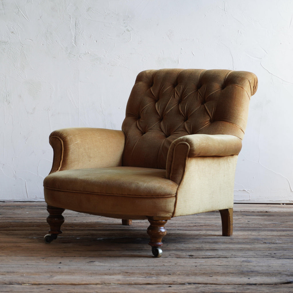 Antique Armchair - Gold Velvet-KONTRAST