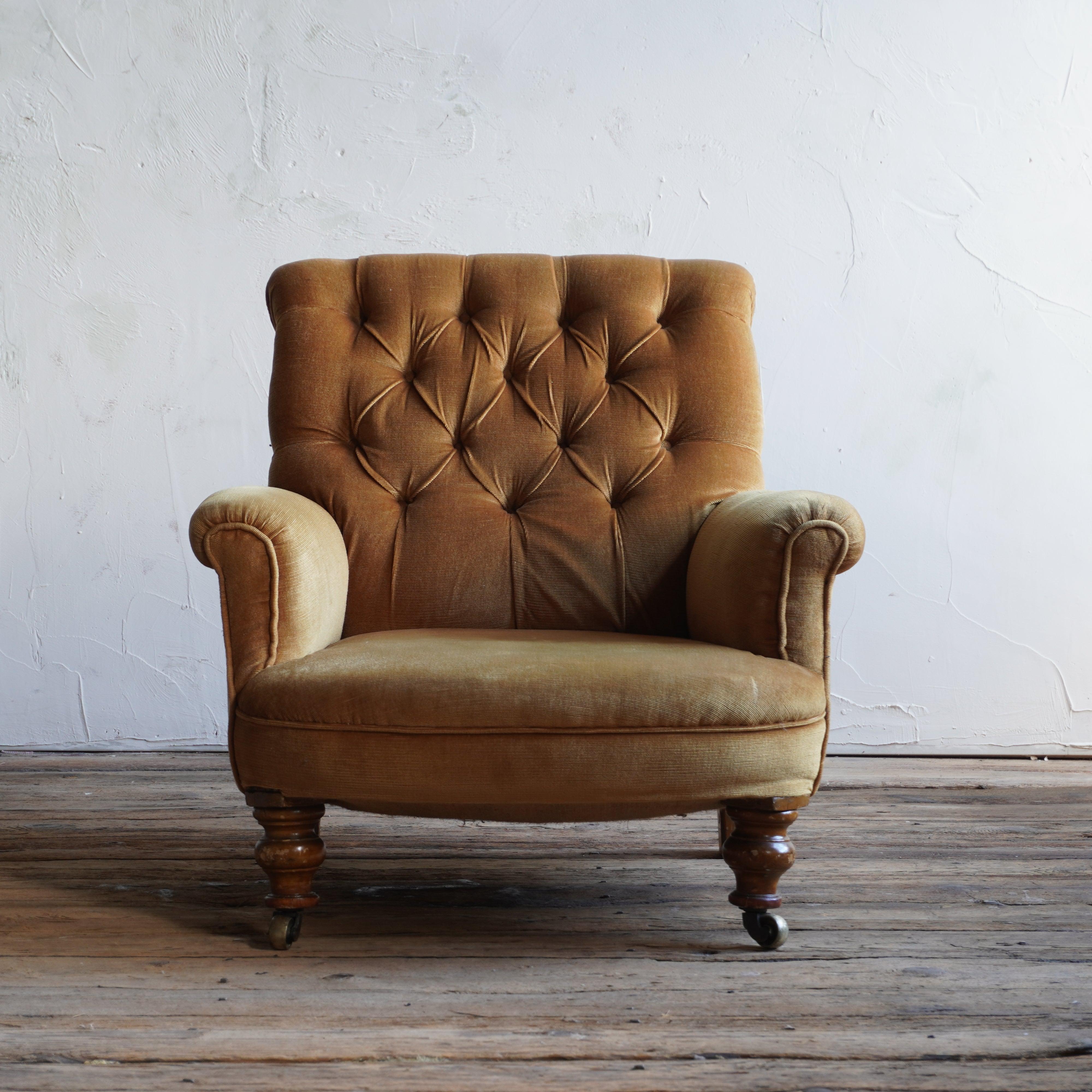 Antique Armchair Gold Velvet KONTRAST