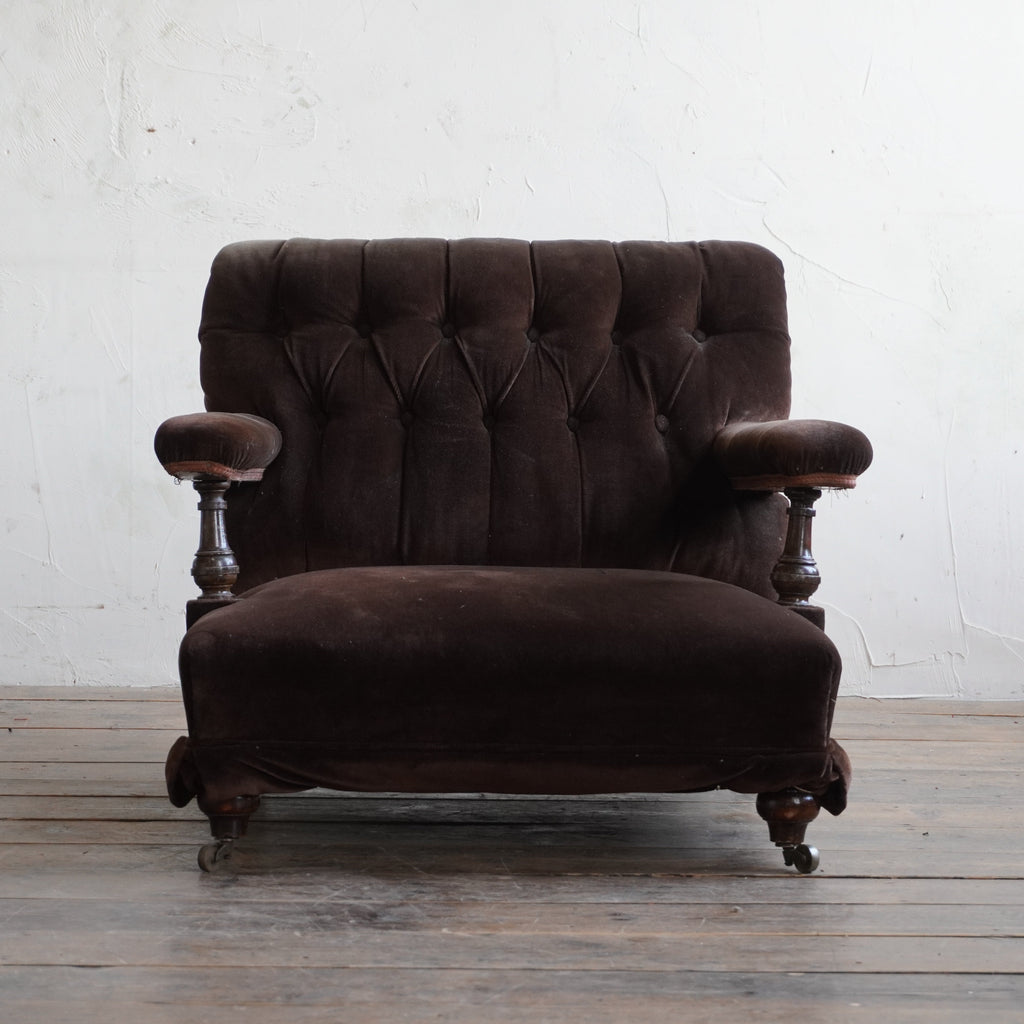 Antique Open Armchair-KONTRAST