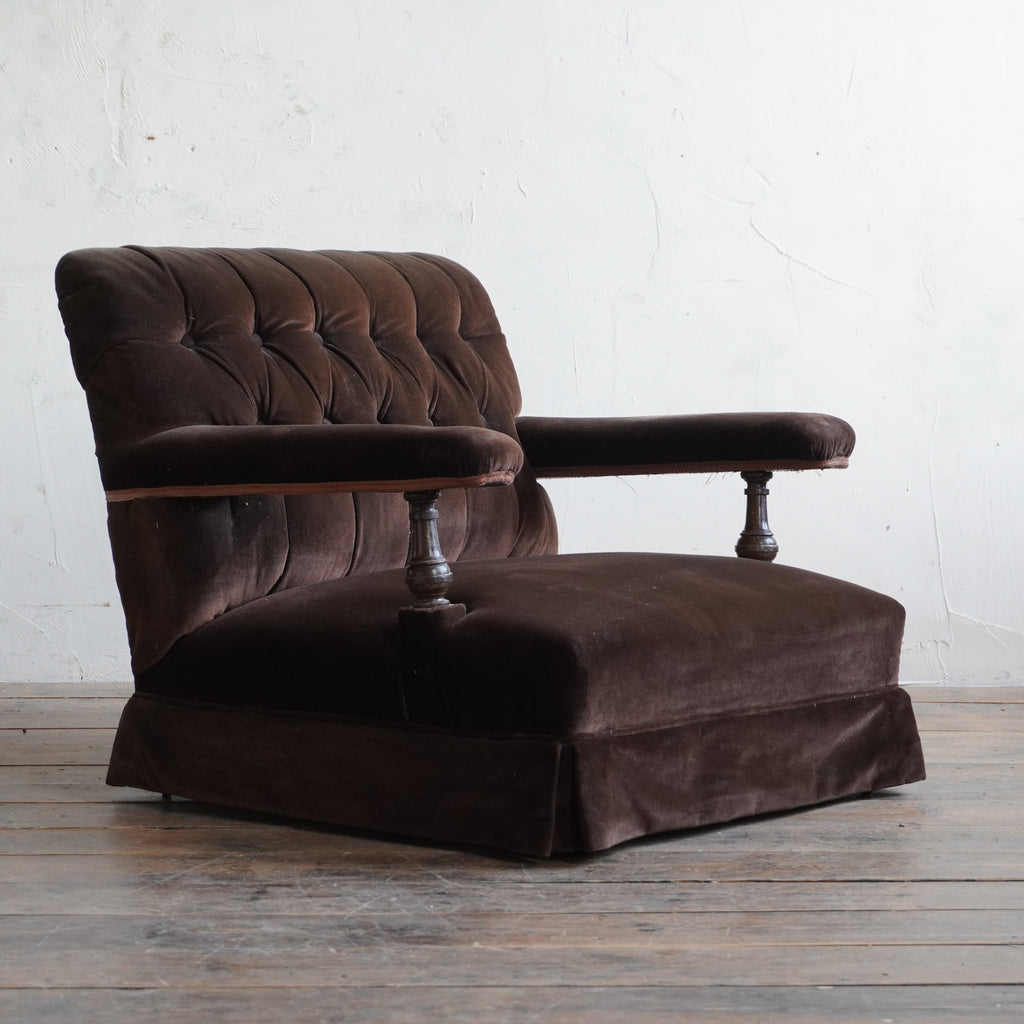 Antique Open Armchair-KONTRAST