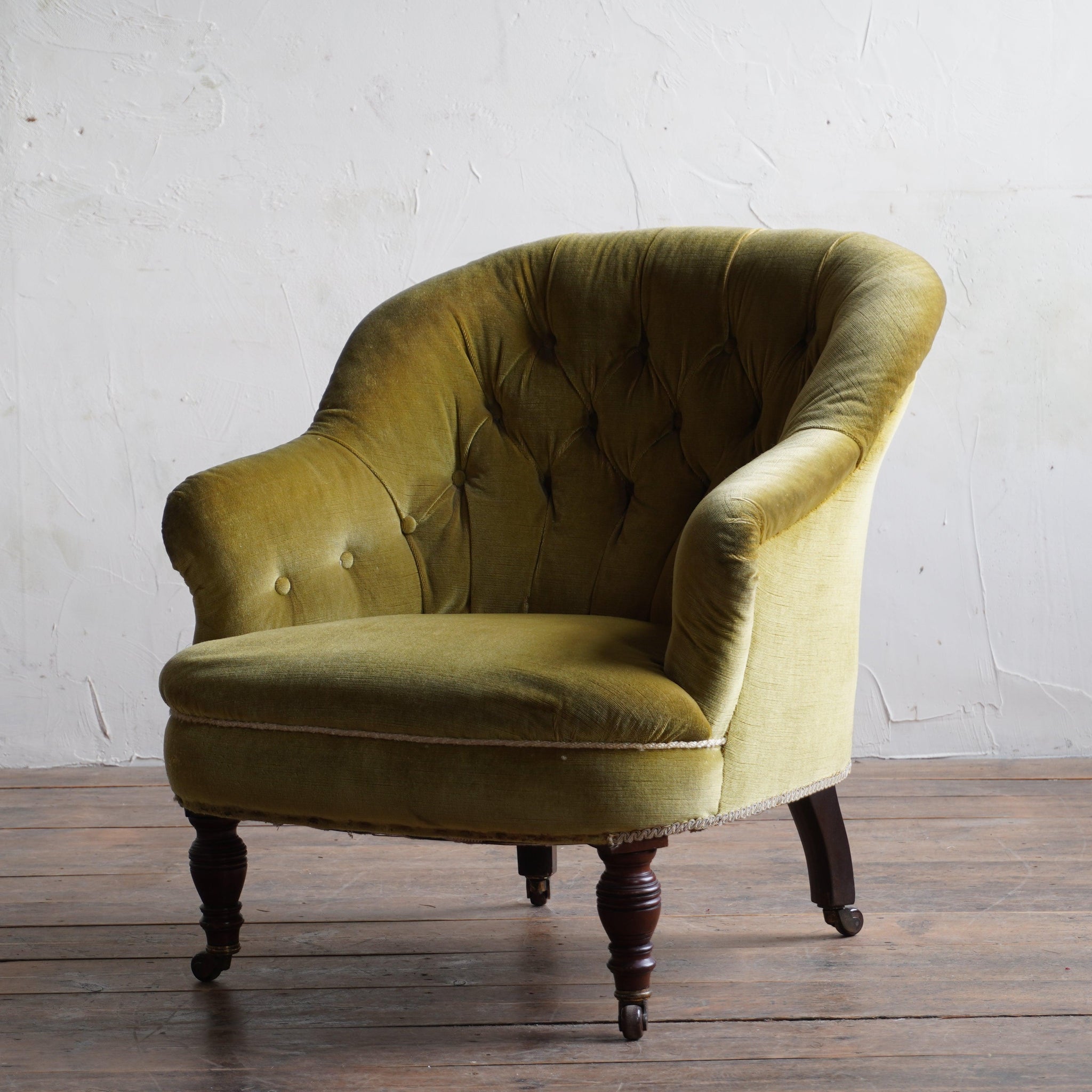 Antique Tub Chair green yellow velvet KONTRAST