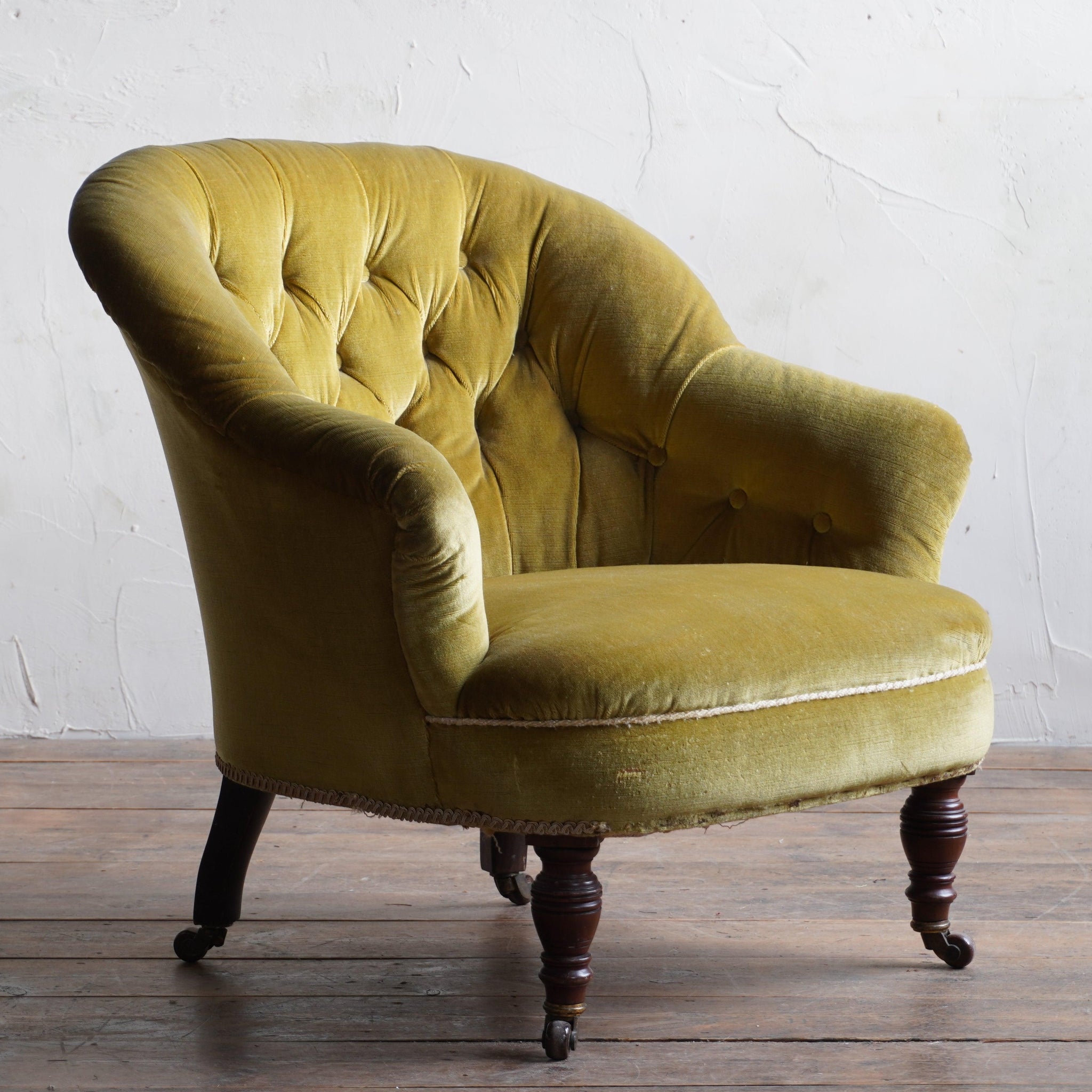 Antique Tub Chair green yellow velvet KONTRAST
