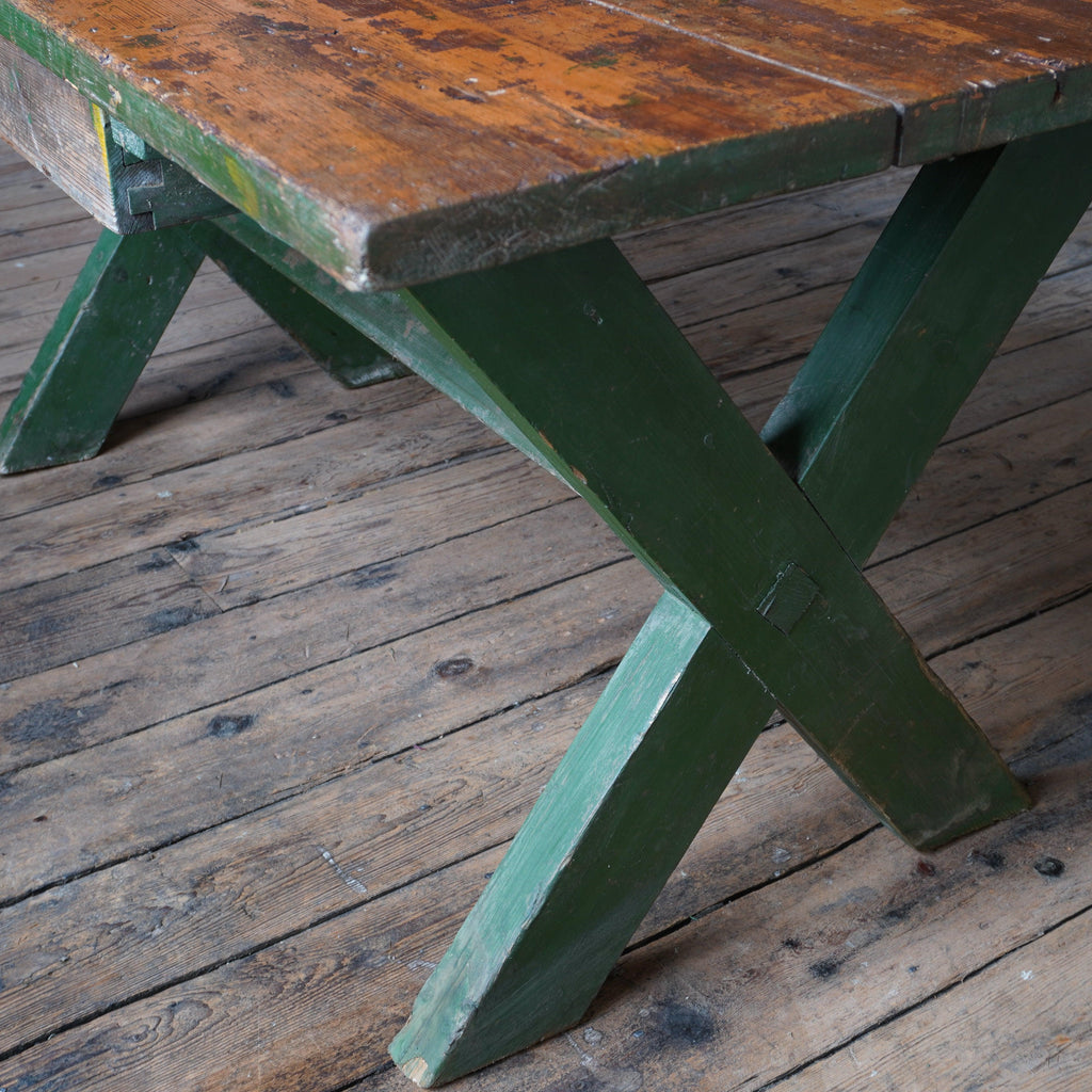 Tavern Table with X Legs - green-KONTRAST